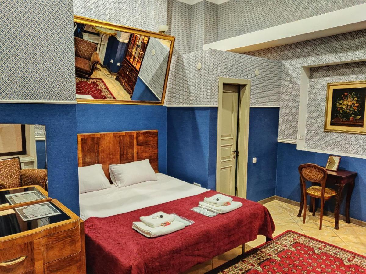 Chaplin Hotel Lviv Exterior photo