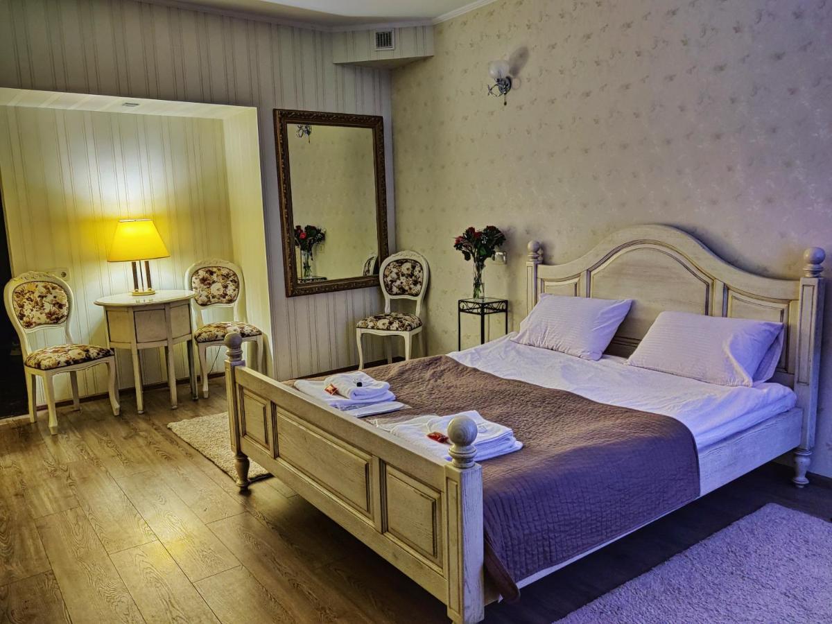 Chaplin Hotel Lviv Exterior photo