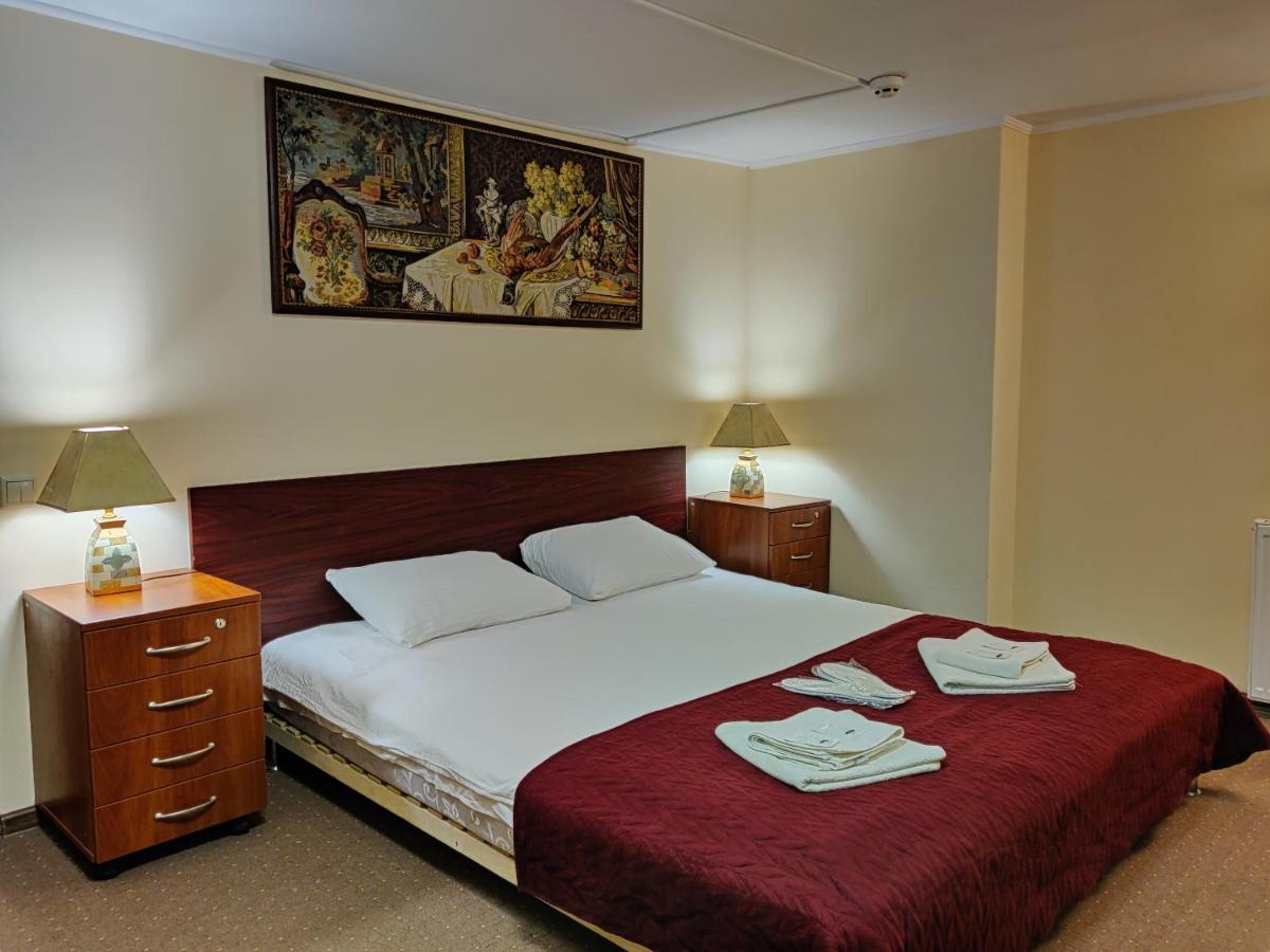 Chaplin Hotel Lviv Exterior photo